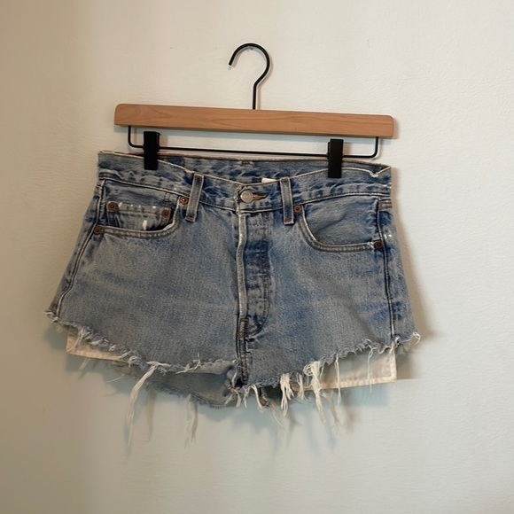 VINTAGE distressed Levi 501’s cut off shorts - Picture 1 of 6